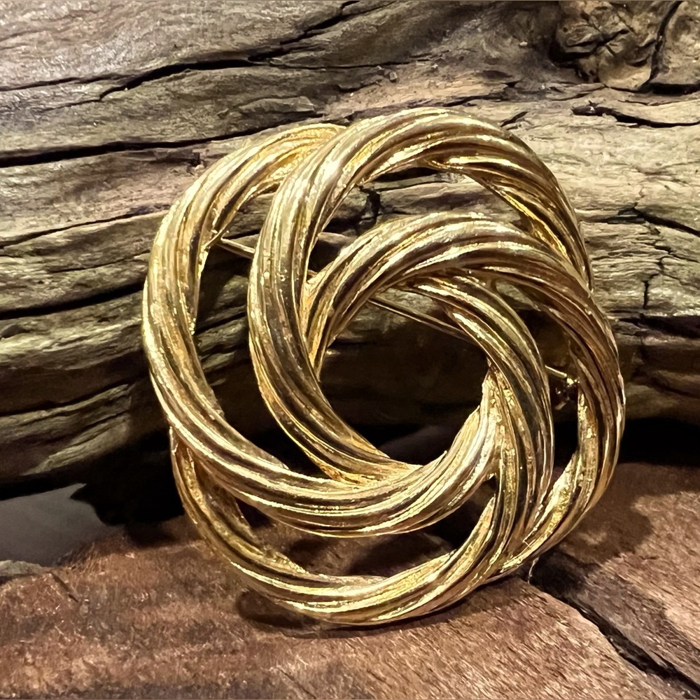 Vintage MCM Monet Brooch Pin Gold Tone Twist Swirl Knot Rope Circle 4cms